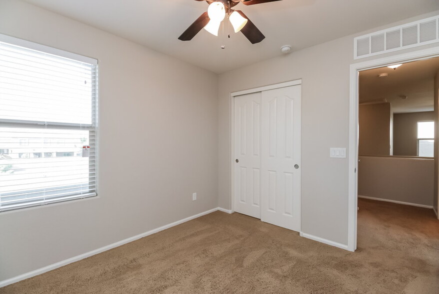 Building Photo - 4824 N 110th Ln