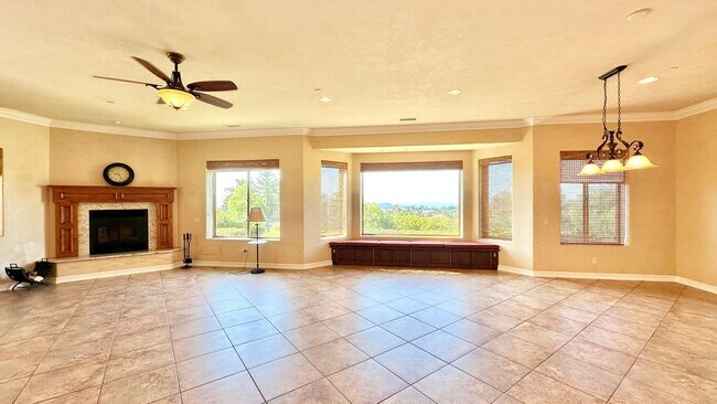 Building Photo - Amazing Location & Beautiful Country Livin...
