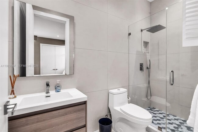 Building Photo - 285 W Mashta Dr