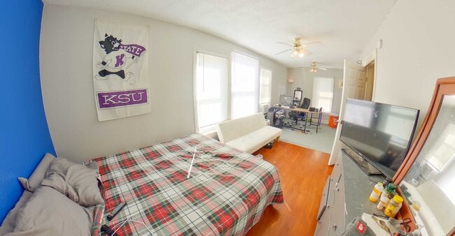 Building Photo - 3D Tour Available - 3 Blocks to KSU Campus & 5 Blocks to Aggieville + Washer & Dryer Included! Av...