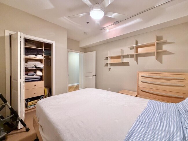 Building Photo - 83 Monroe St