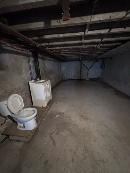 Building Photo - 1623 S 53rd St