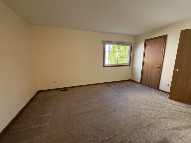 Building Photo - 1335 Fountain Green Dr