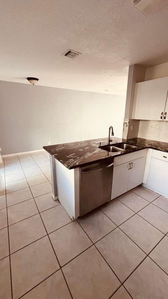 Building Photo - 4735 SW 14th St