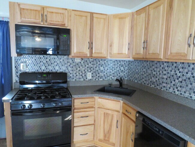 Building Photo - 2002 Cottage Ave