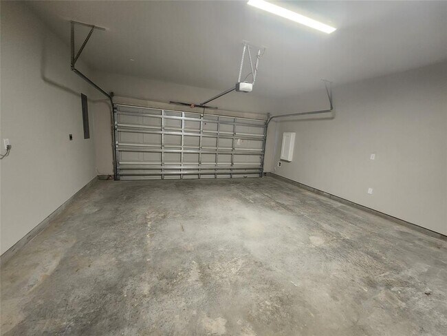 Building Photo - 18322 W Centro Cir