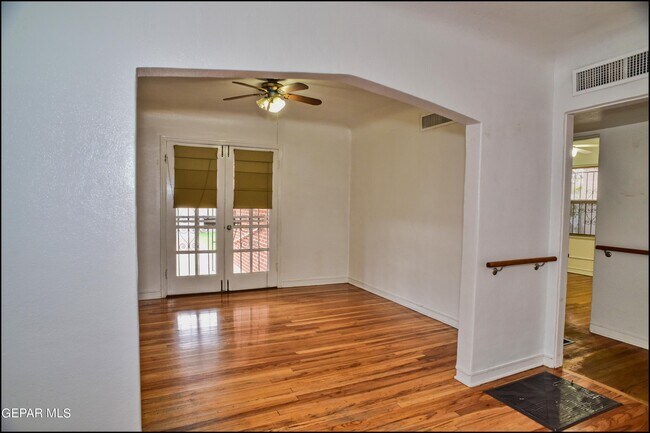Building Photo - 815 Ellis St