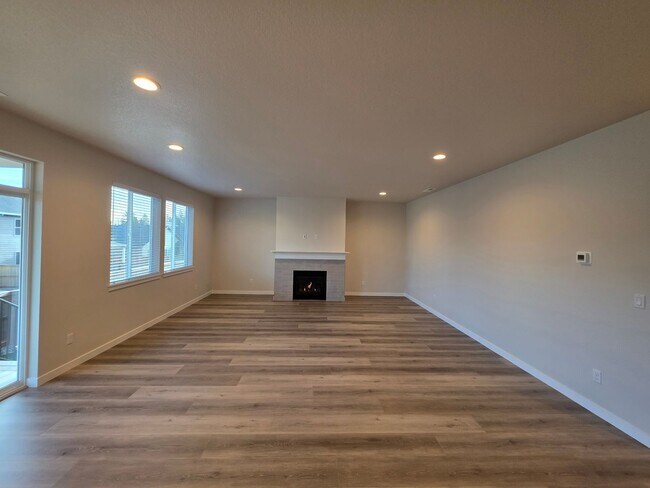 Building Photo - BRAND NEW!! 5-Bedroom Scouters Mountain Home!