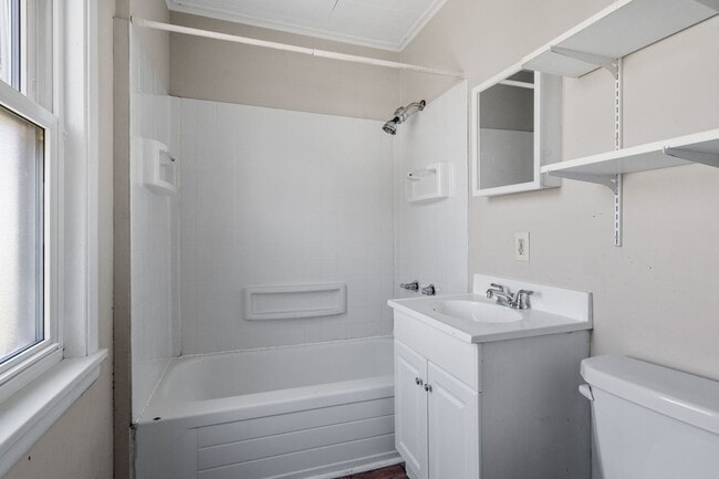 Building Photo - Your Timeless Haven in St. Paul for $2,599/month! $250 OFF 1st MONTH!