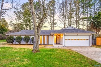 Building Photo - 2008 Burlingame Dr SE