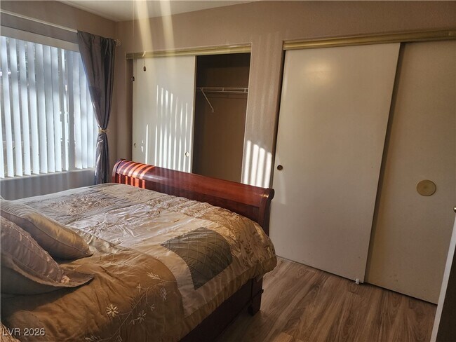 Building Photo - 5140 Mandalay Springs Dr