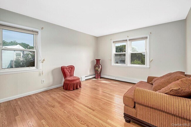 Building Photo - 28 Beechwood Ave