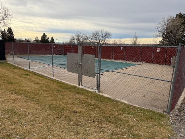 Building Photo - Fully Furnished Condo - 2 bedroom, 1 bath