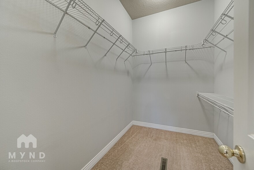 Building Photo - 3253 S Kickapoo Ave