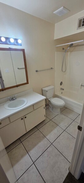 Building Photo - 24 N Mesa Dr