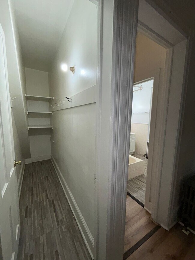 Building Photo - 454 W Hanover St