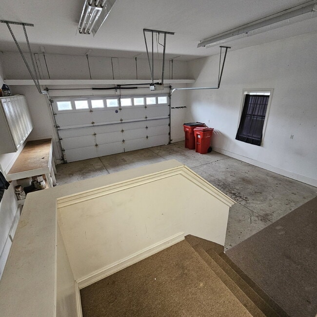 Building Photo - 3 Bedroom, 2.5 Bath Townhome Near Lake St. Clair with Finished Basement, Attached Oversized 2 Car...