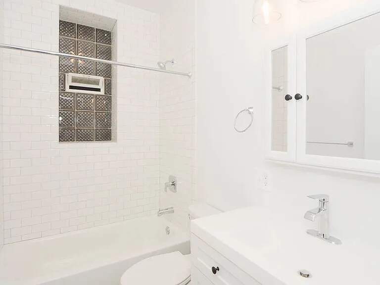 Building Photo - 3409 W Fullerton Ave