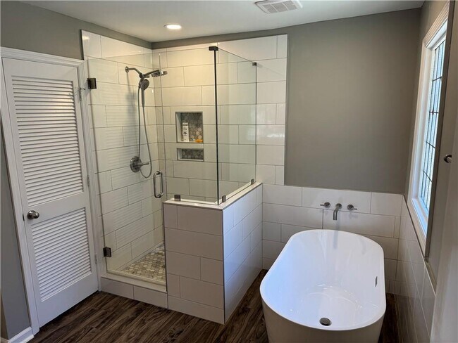 Building Photo - 4148 Fawn Ct NE