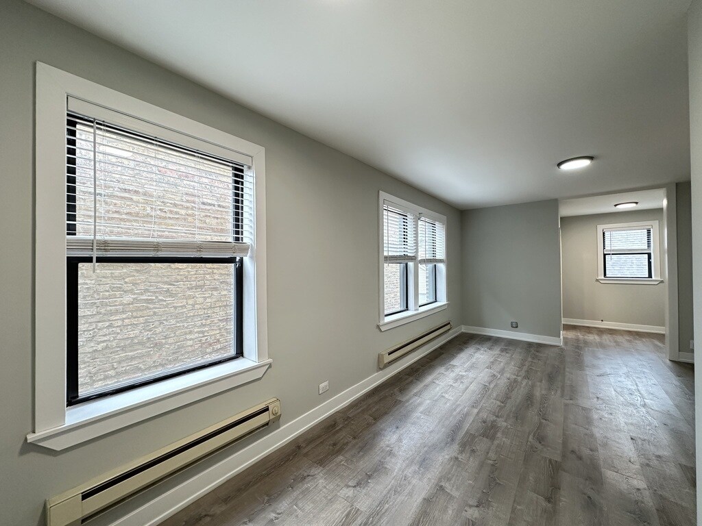 Building Photo - 4349 N Damen Ave