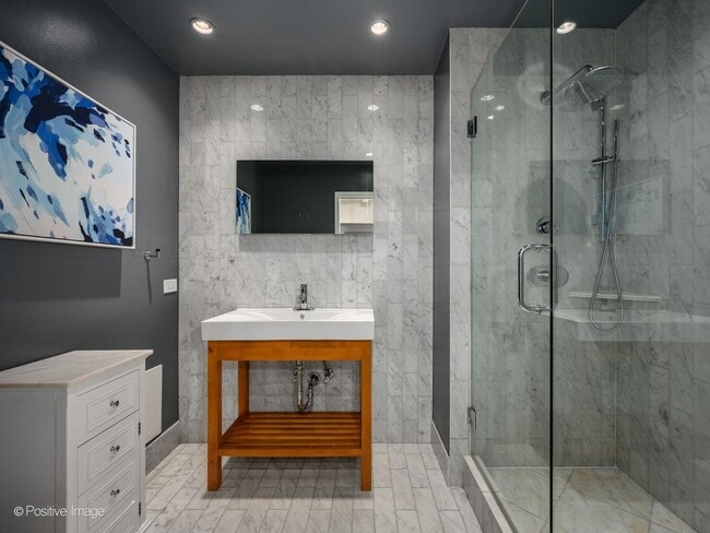 Building Photo - 525 W Superior St