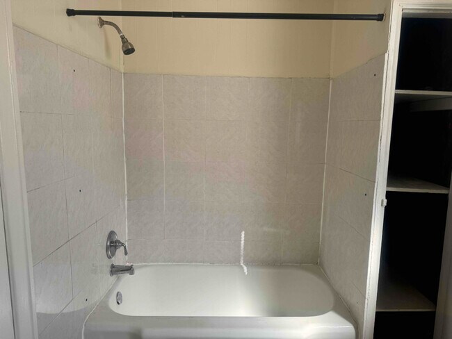 Building Photo - 8xx Foulkrod St