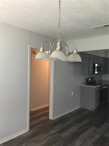 Building Photo - 304 E 6th St