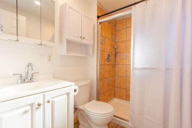 Building Photo - Refreshed + Bright 2 Bed/1 Bath in the Heart of North Park!