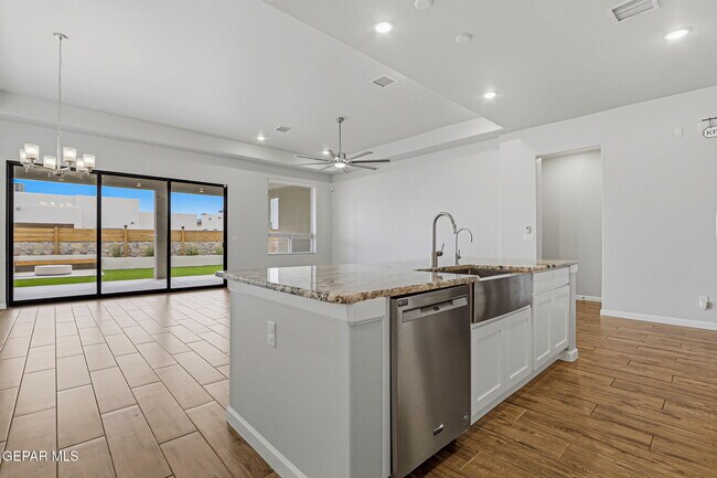Building Photo - 253 Emerald Sun Dr