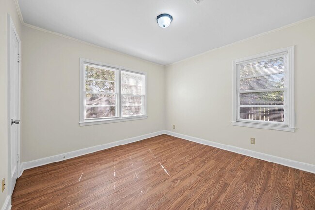 Building Photo - 1139 Russwood Rd