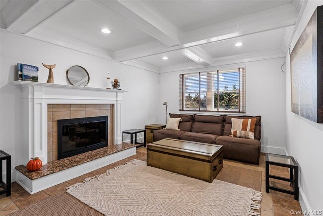 Building Photo - 20 Alanson Ln