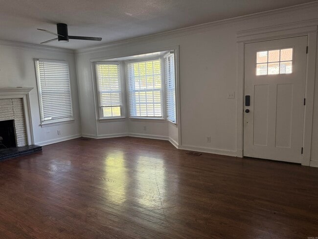 Building Photo - 507 W Elm Ave