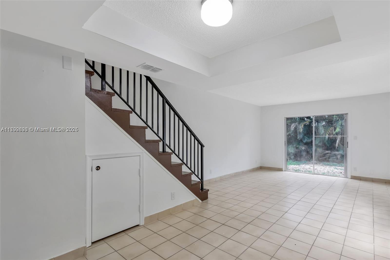Building Photo - 6141 SW 42nd Ct