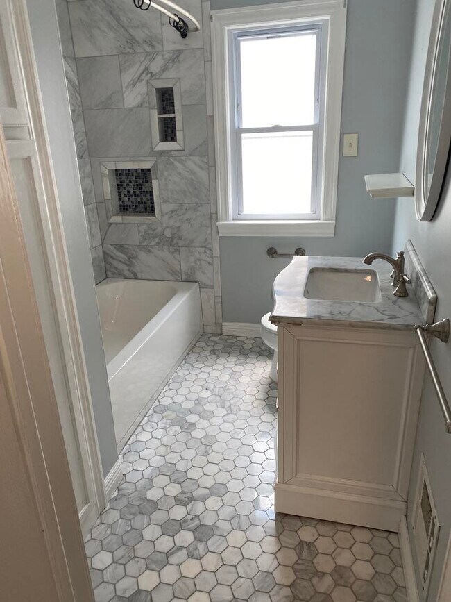 main bathroom - 80 Carmel Rd