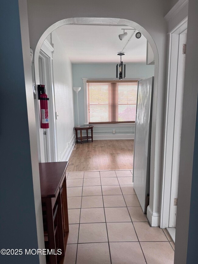 Building Photo - 415 Sunset Ave