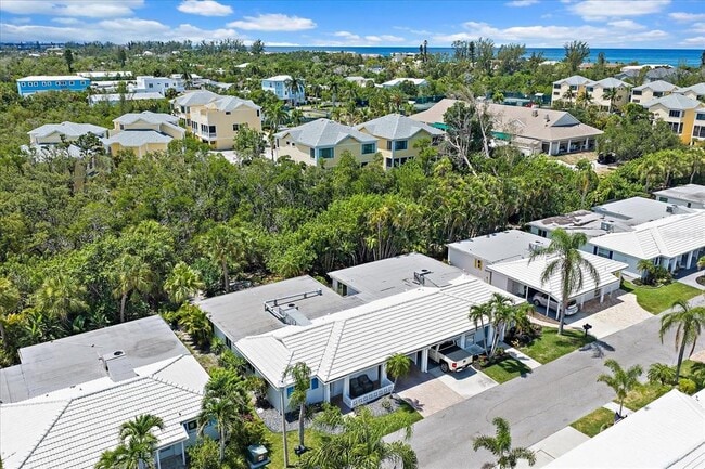 Building Photo - 706 Spanish Dr S