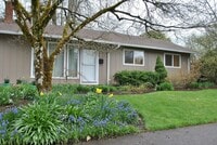 Building Photo - Beautiful Single Level 3/2 Charming NW Corvallis Home