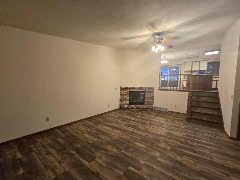 Building Photo - 2231 Cloudview Ct