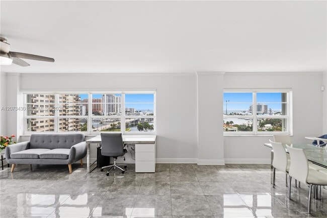 Building Photo - 340 Sunset Dr
