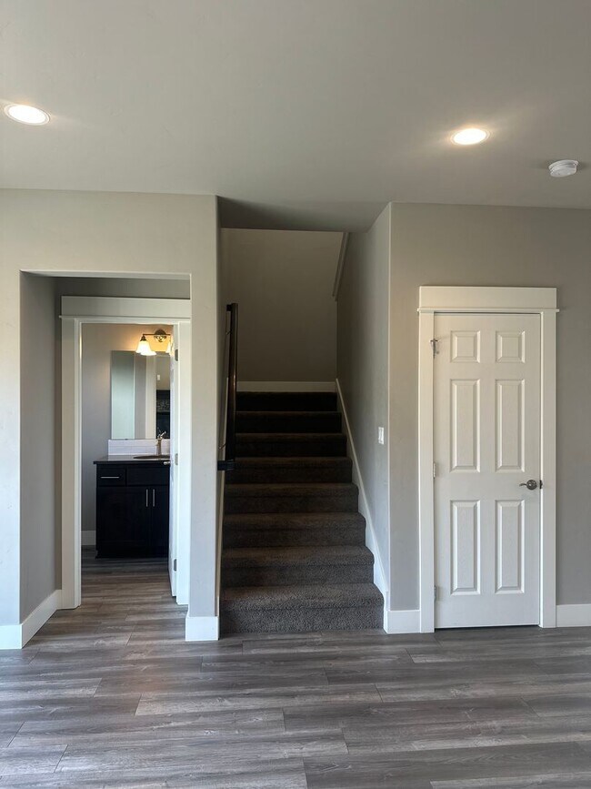 Building Photo - Beautiful Stone Creek Home | Open Layout, RV Parking & Private Pool Access