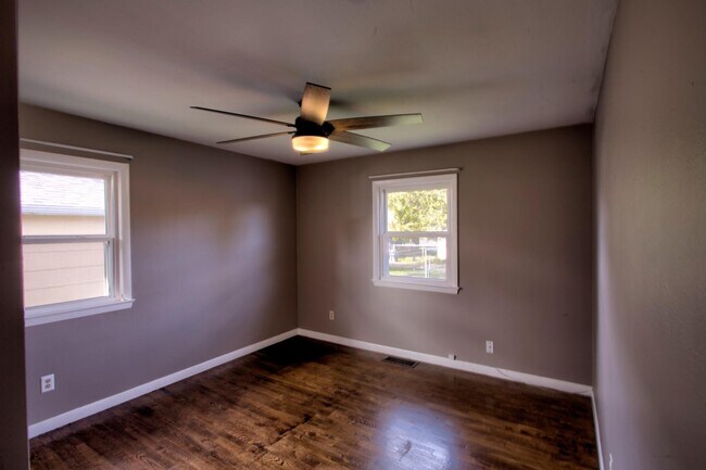 Building Photo - 33 Marshall Dr