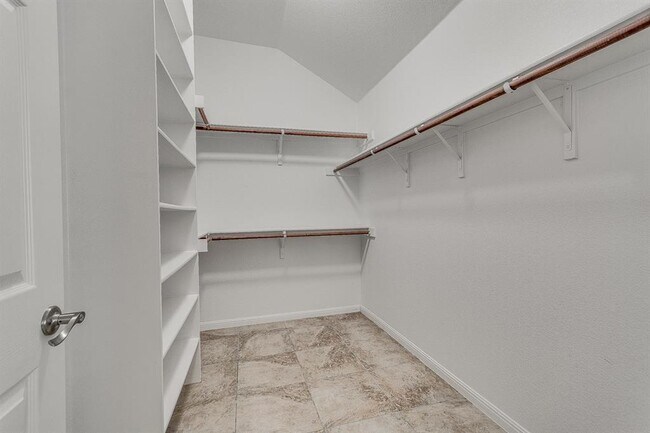 Building Photo - 609 Walsh Hill Trail
