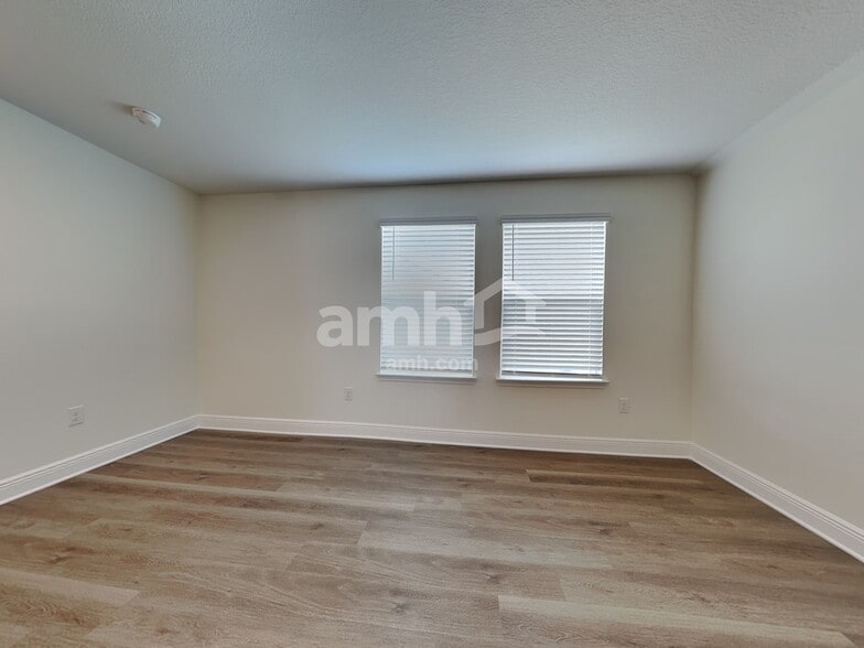 Building Photo - 27403 St Andrews Ave