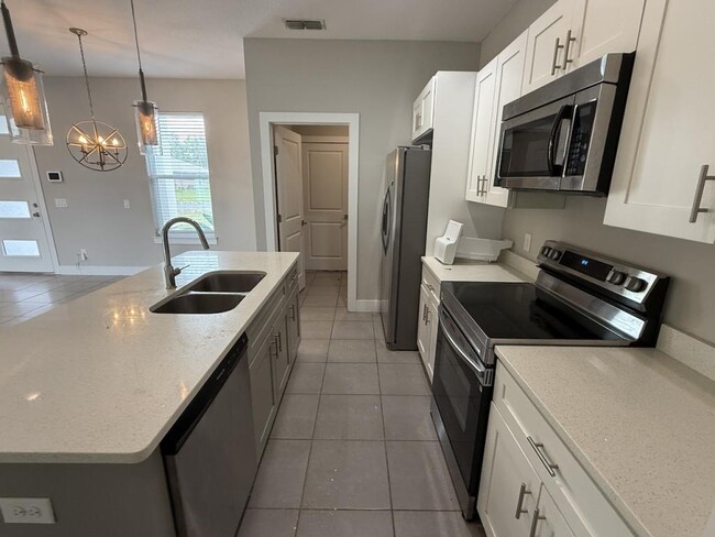 Building Photo - 105 Zinnia Ln