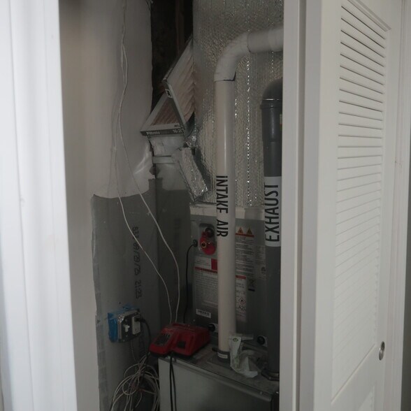 Building Photo - 32 Newhall St