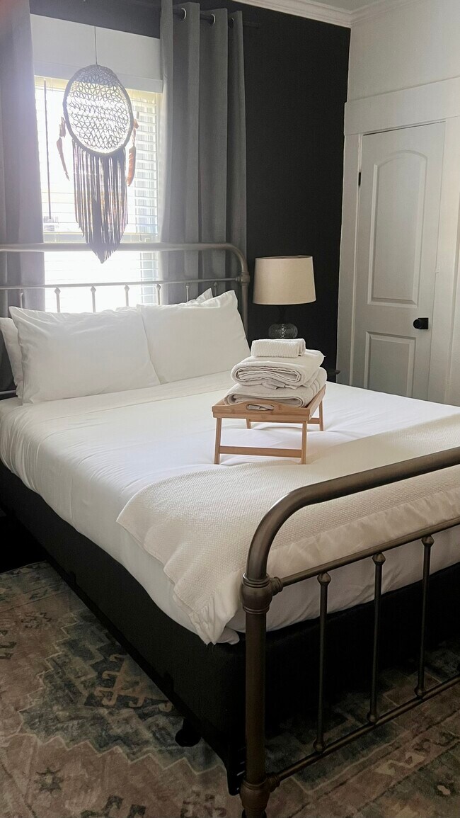 Building Photo - 5006 Hardy St