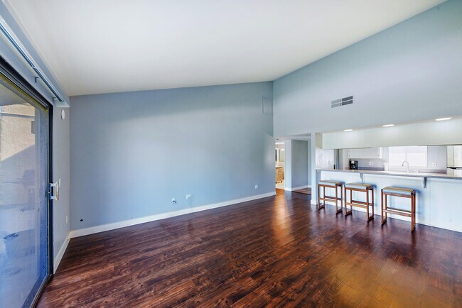 Building Photo - 40498 Bay Hill Way