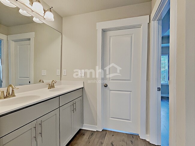 Building Photo - 518 Camp dr