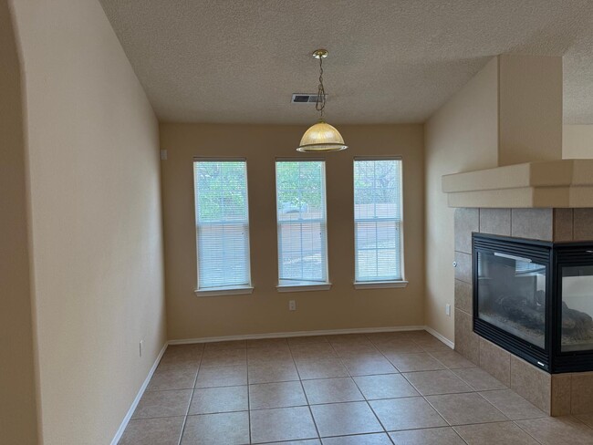 Building Photo - 9909 Geneva Dr NW