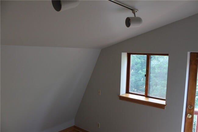 Building Photo - 480 Lansingville Rd